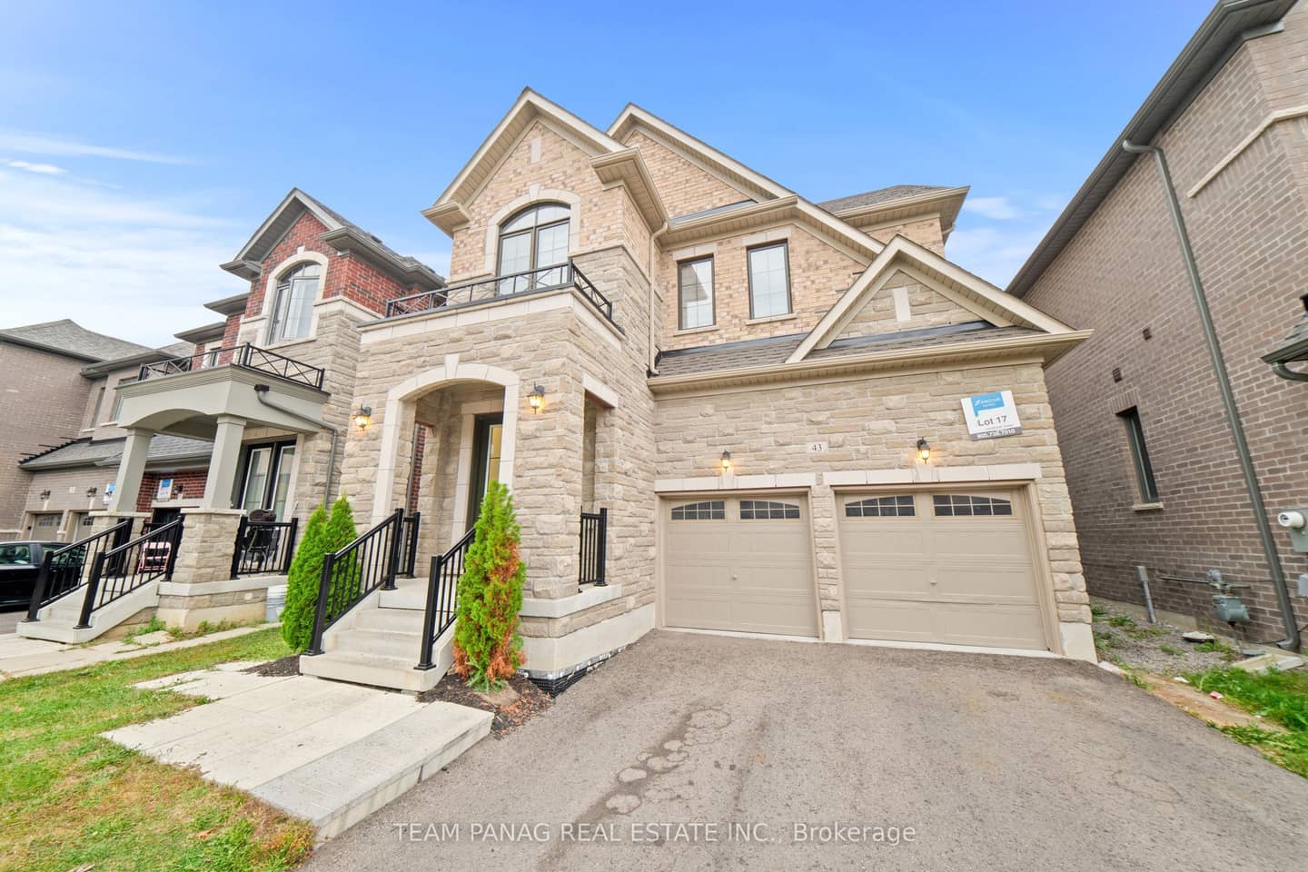 43 Rainbrook Close, Brampton, ON L6R 0Y9
