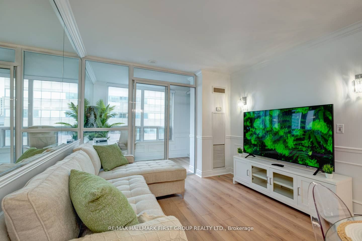 60 Brian Harrison Way 1008, Toronto, ON M1P 5J5