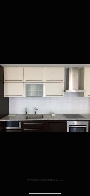 770 Bay Street 2411, Toronto, ON M5G 0A6