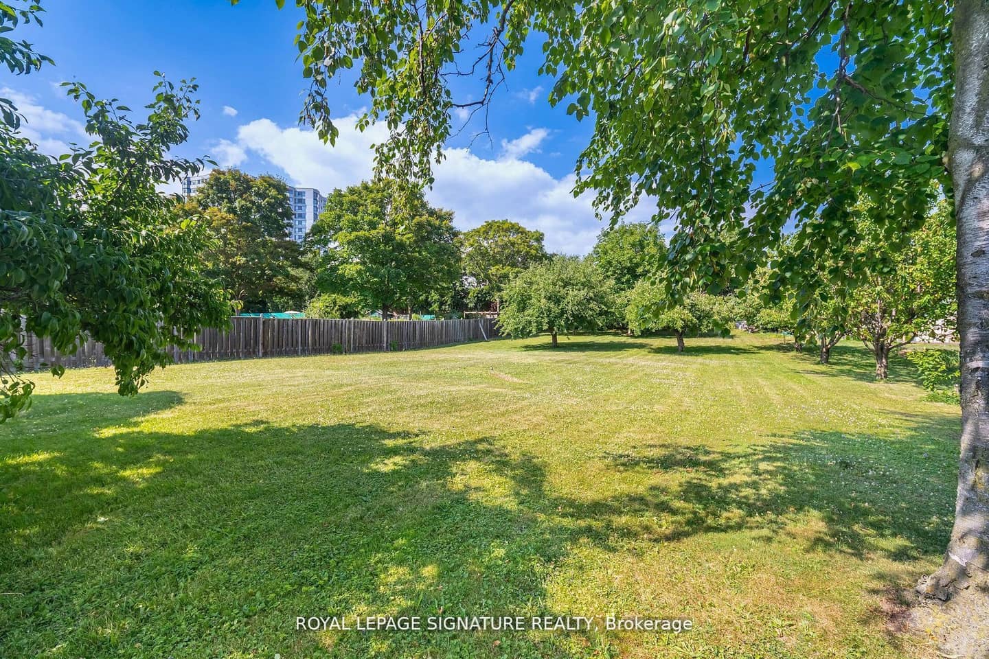 4097 Hickory Drive, Mississauga, ON L4W 1L1