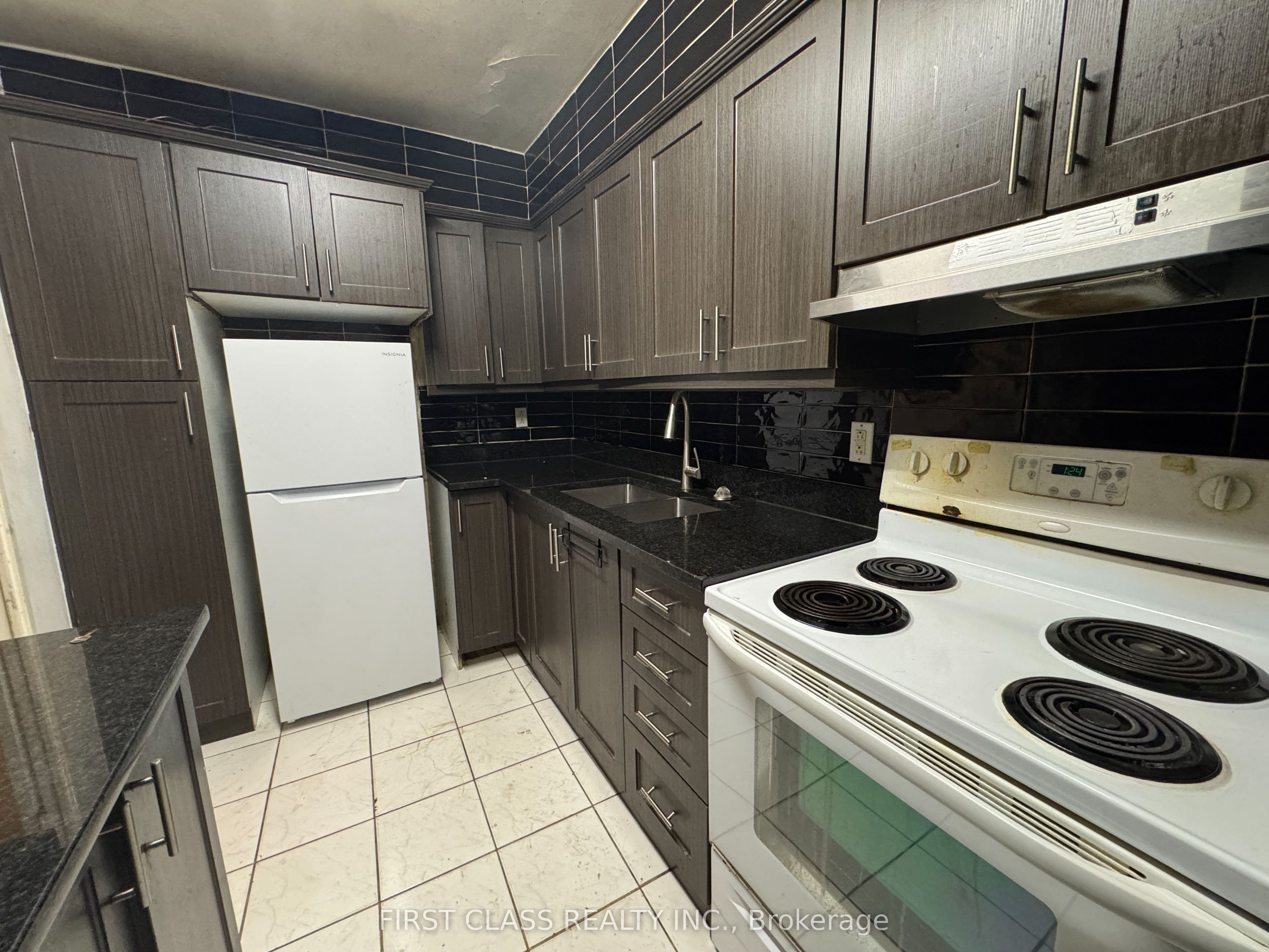 10 Eddystone Avenue 148, Toronto, ON M3N 2T2
