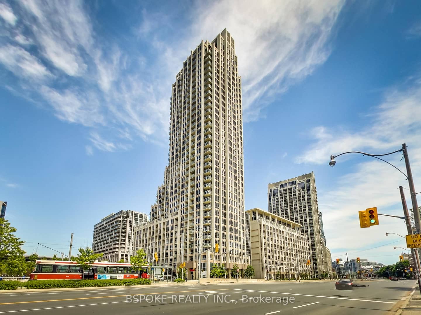 628 Fleet Street 825, Toronto, ON M5V 1A8