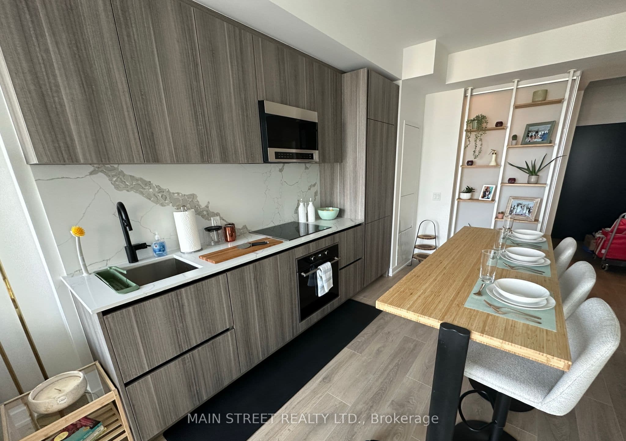 117 Broadway Avenue 2207, Toronto, ON M4P 1V3