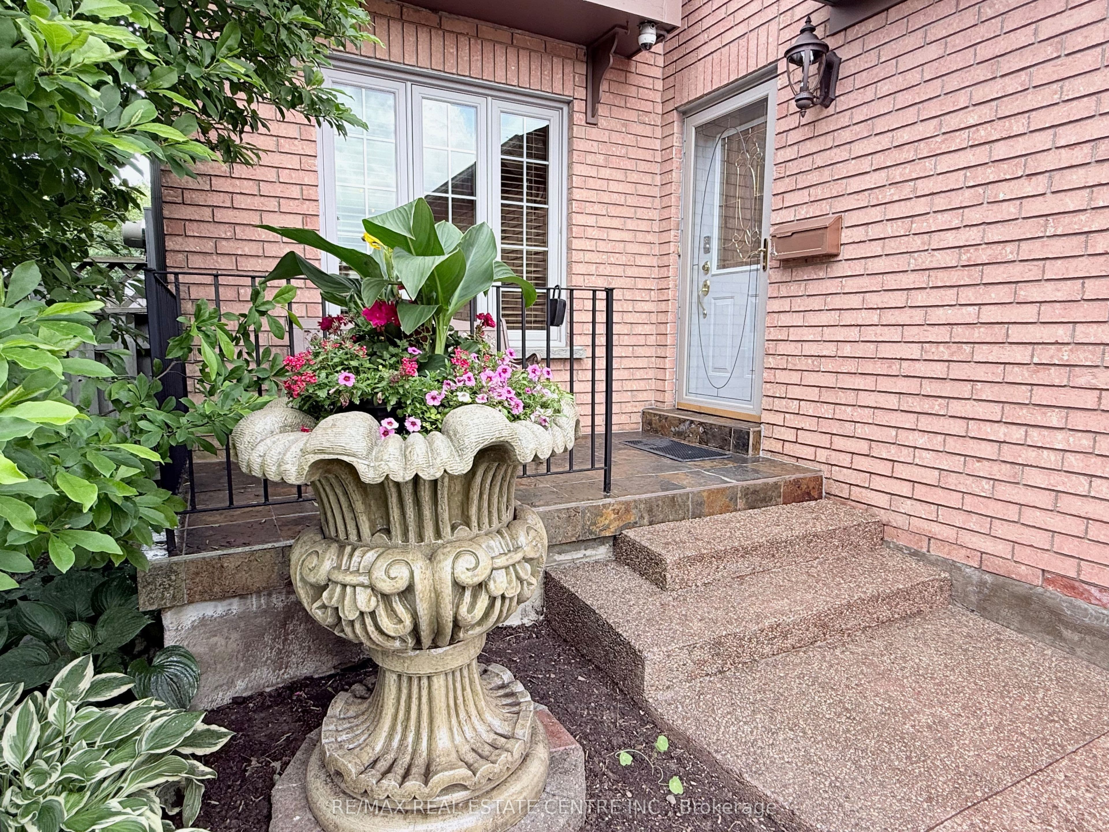 7264 Seabreeze Drive, Mississauga, ON L5N 6K7