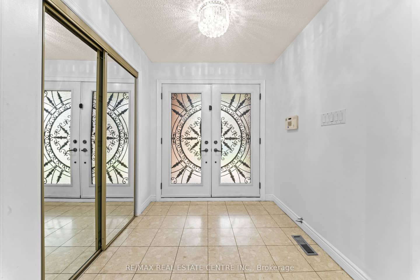 2 Hollyburn Court, Vaughan, ON L4L 6G2