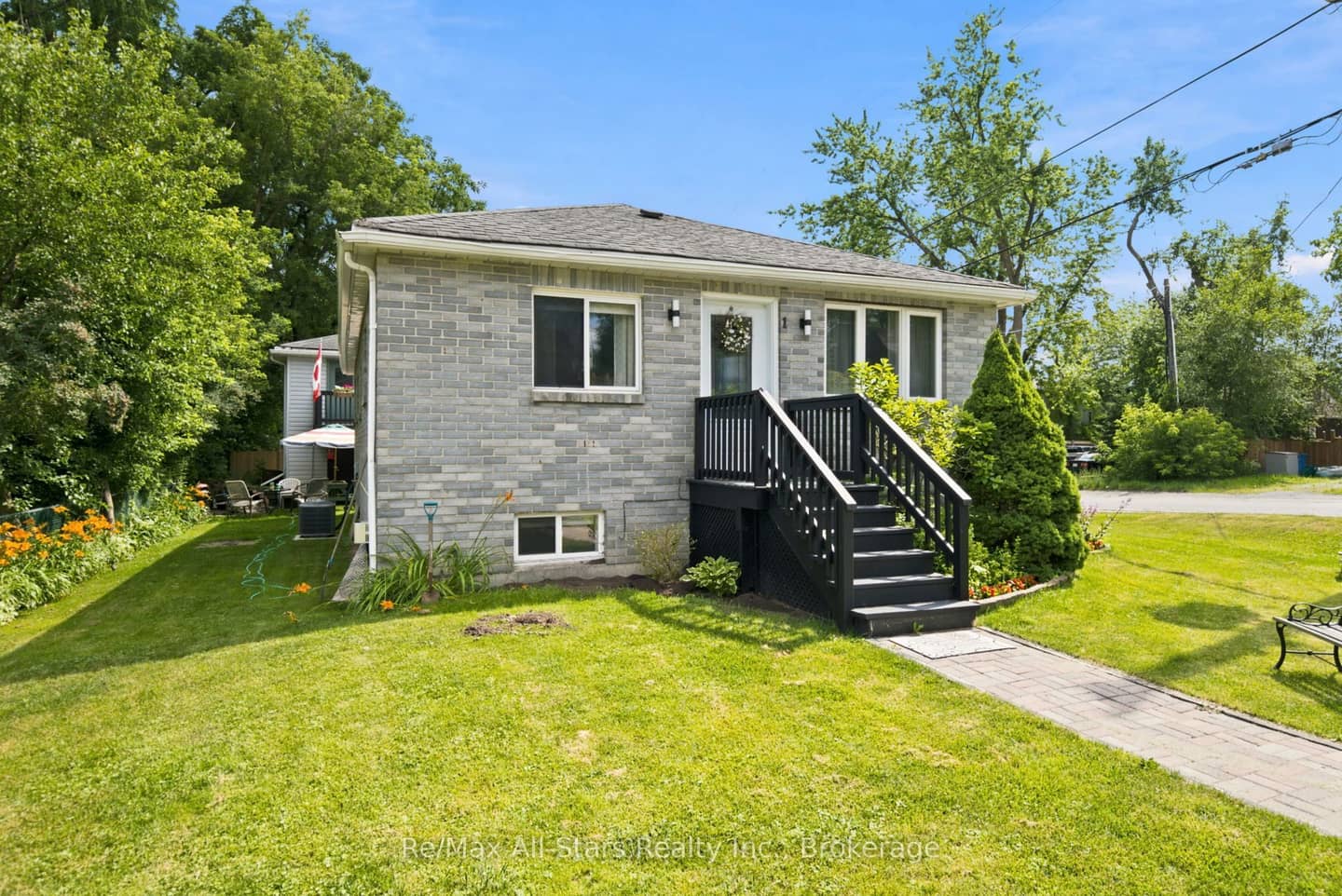 1 Maple Grove Street, Whitchurch-Stouffville, ON L4A 7X3