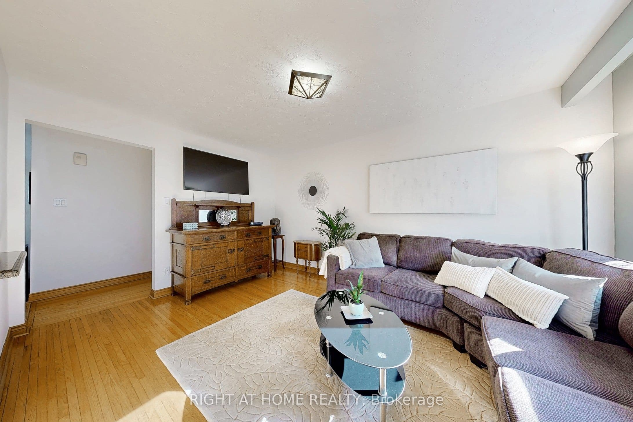 907 Fourth Street, Mississauga, ON L5E 1J8