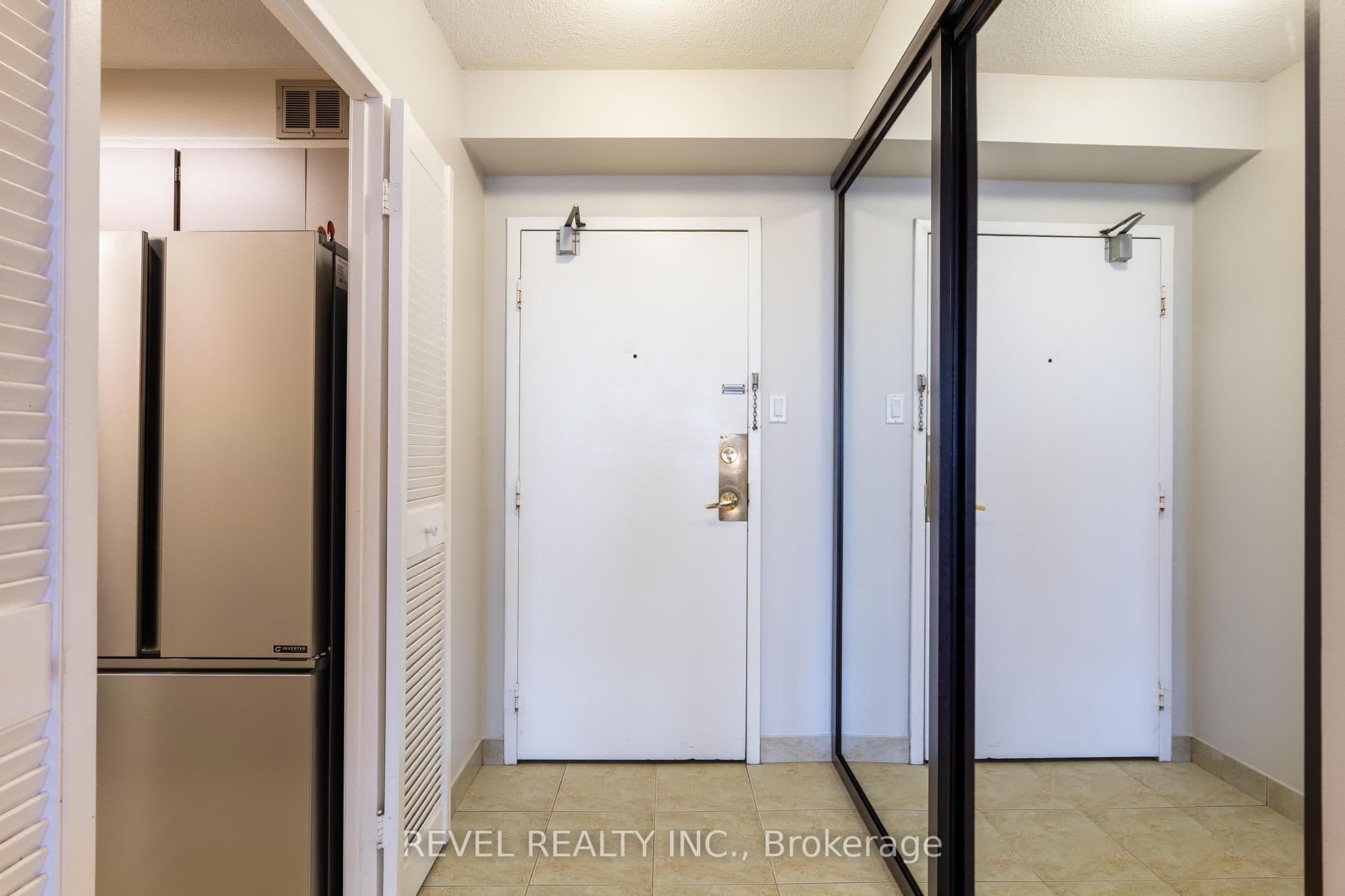 75 Emmett Avenue, Toronto, ON M6M 5A7