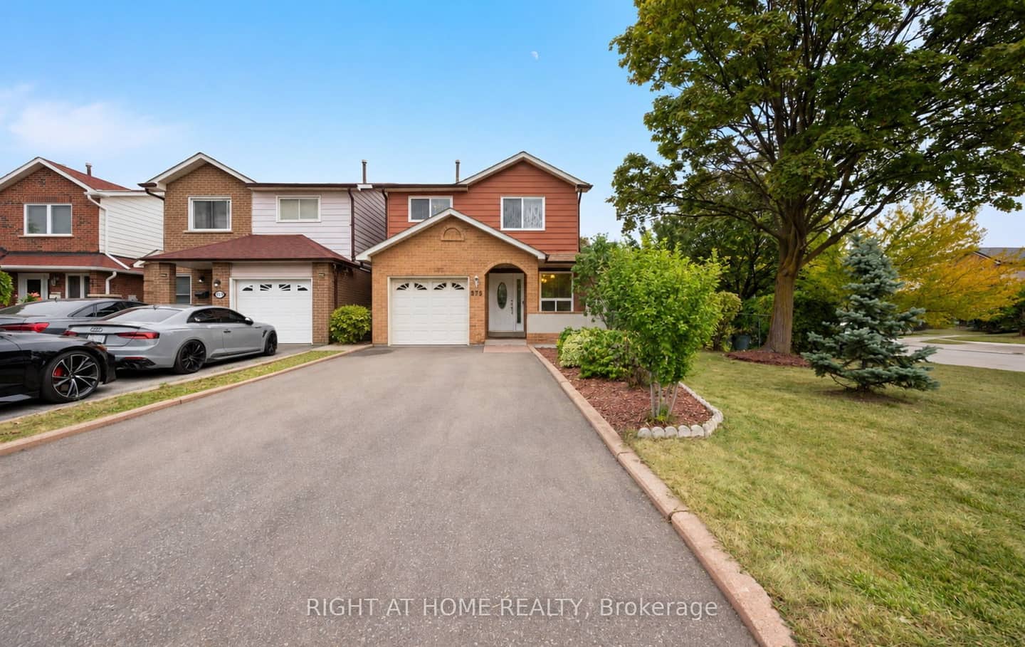 875 Messenger Meadow Drive, Mississauga, ON L5C 3T1