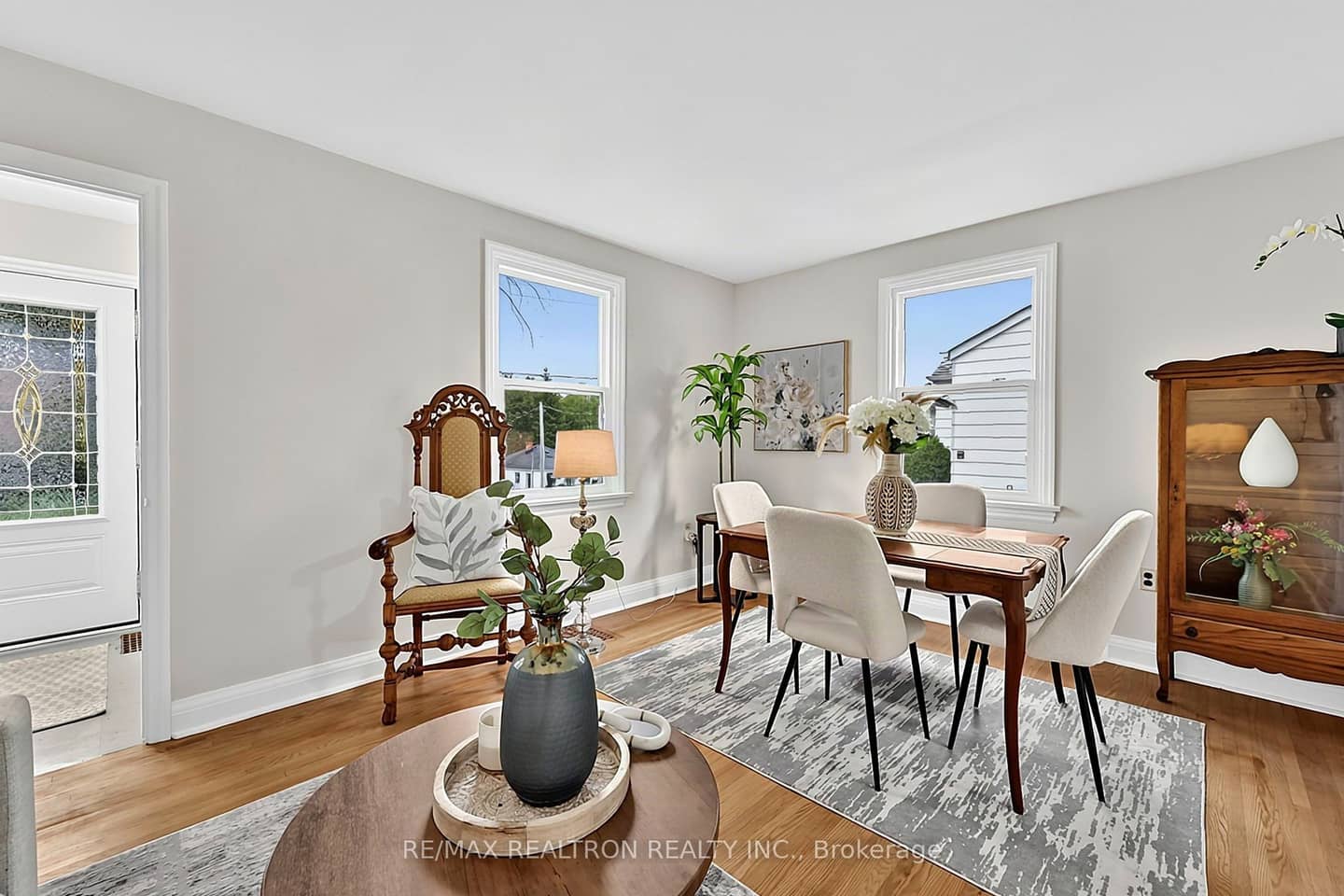 250 Helmer Avenue, Newmarket, ON L3Y 4L9