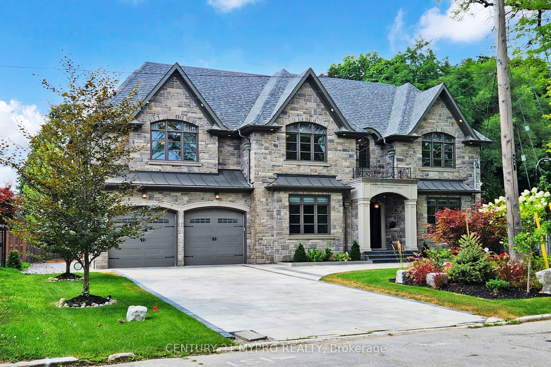 36 Farrington Drive, Toronto, ON M2L 2B6