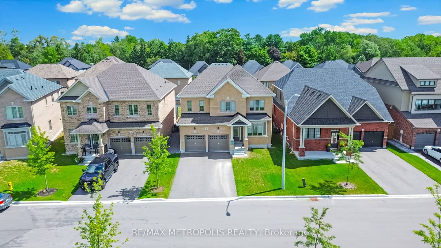 15 Douglas Kemp Crescent, Clarington, ON L1C 7E3