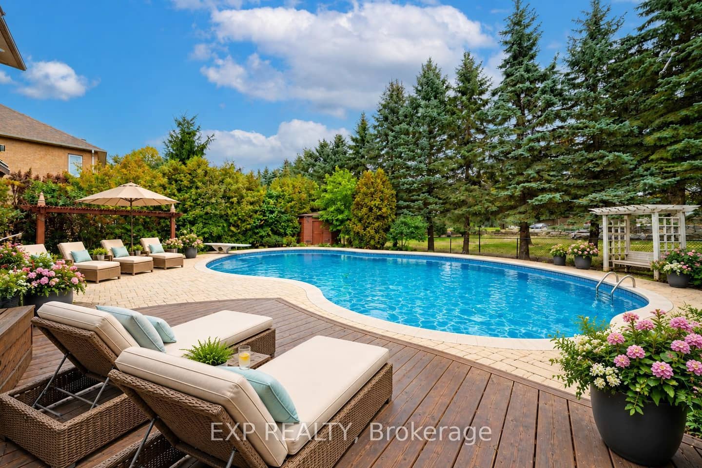 785 Quantra Crescent, Newmarket, ON L3X 1M9