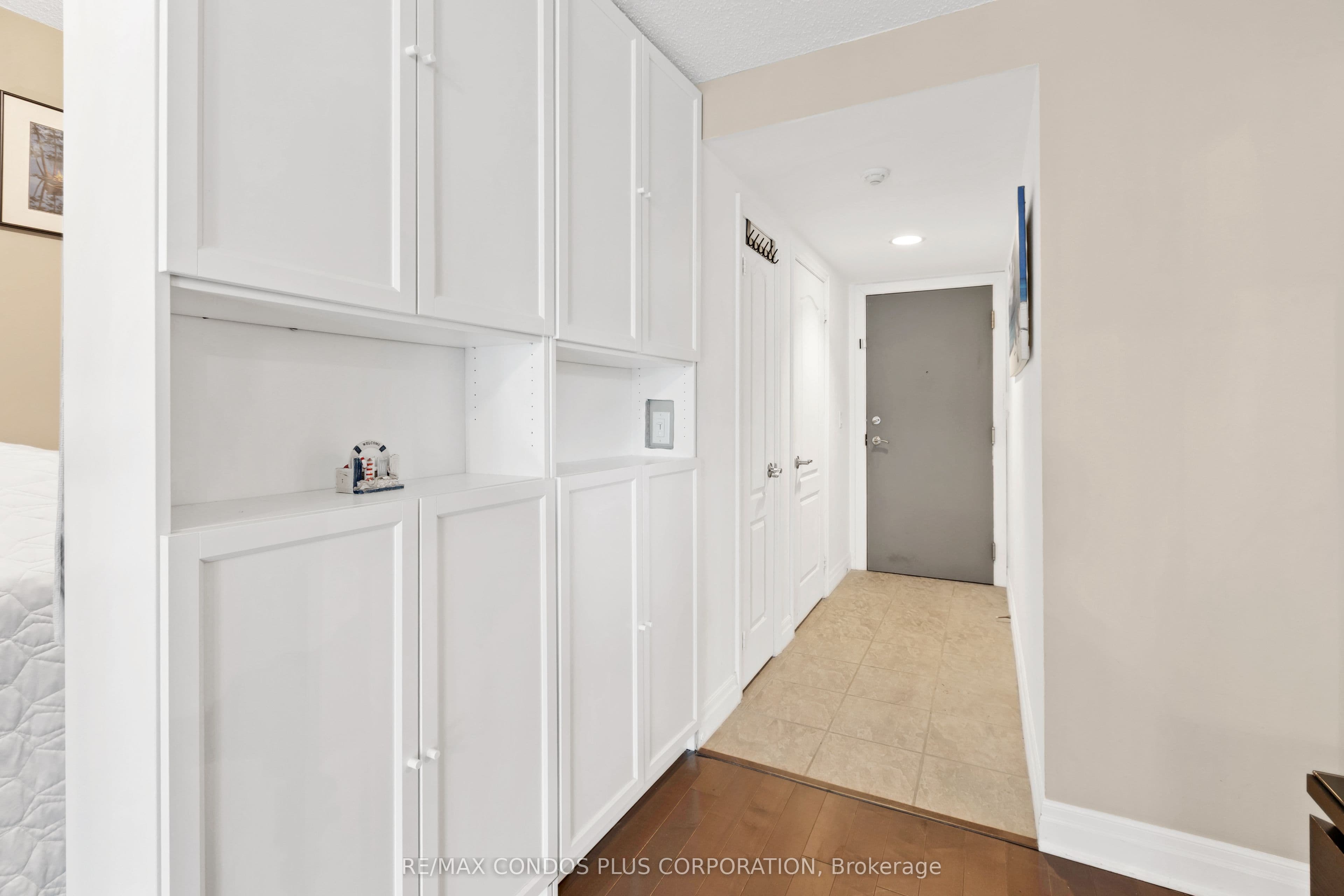 2119 Lake Shore Boulevard W 317, Toronto, ON M8V 4E8