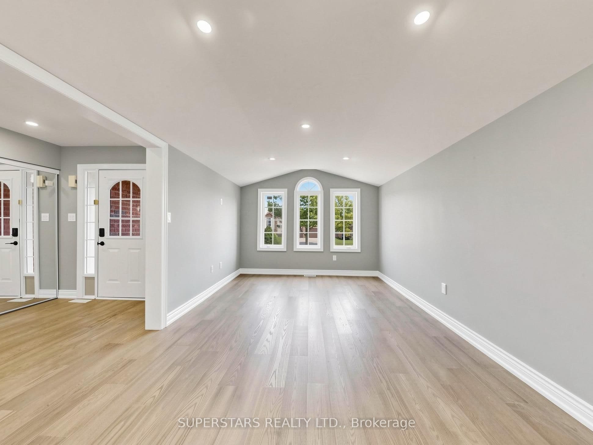 75 Ambler Bay, Barrie, ON L4M 7A6
