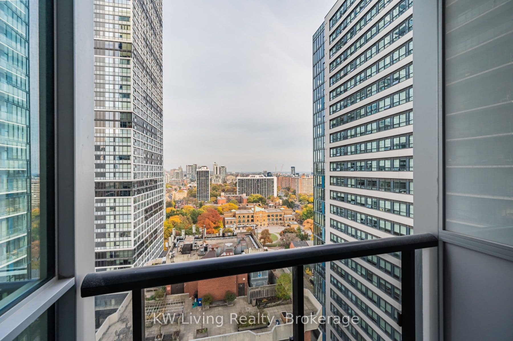 77 Mutual Street 2110, Toronto, ON M5B 0B9