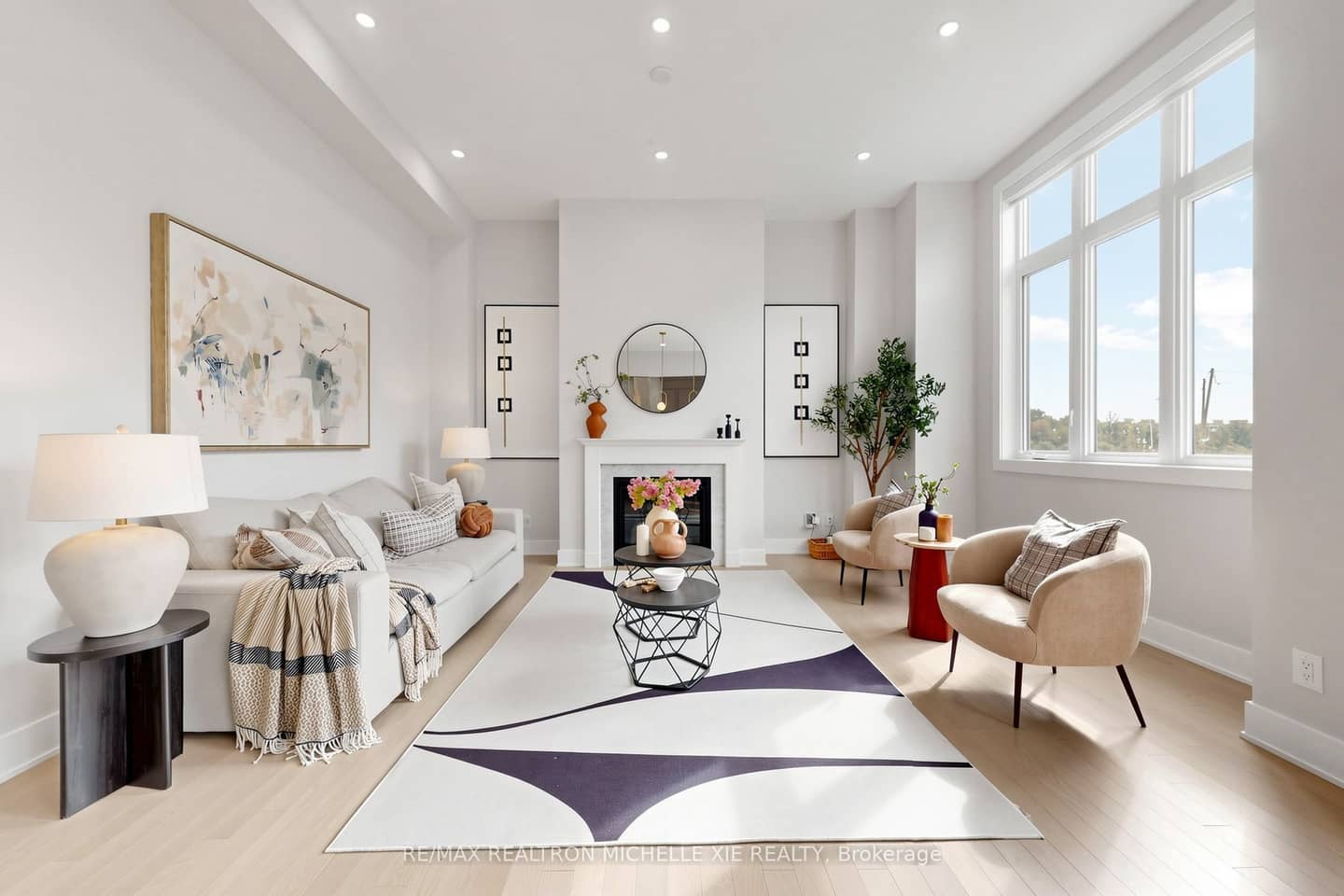 9 Nanhai Avenue, Markham, ON L6C 3M9