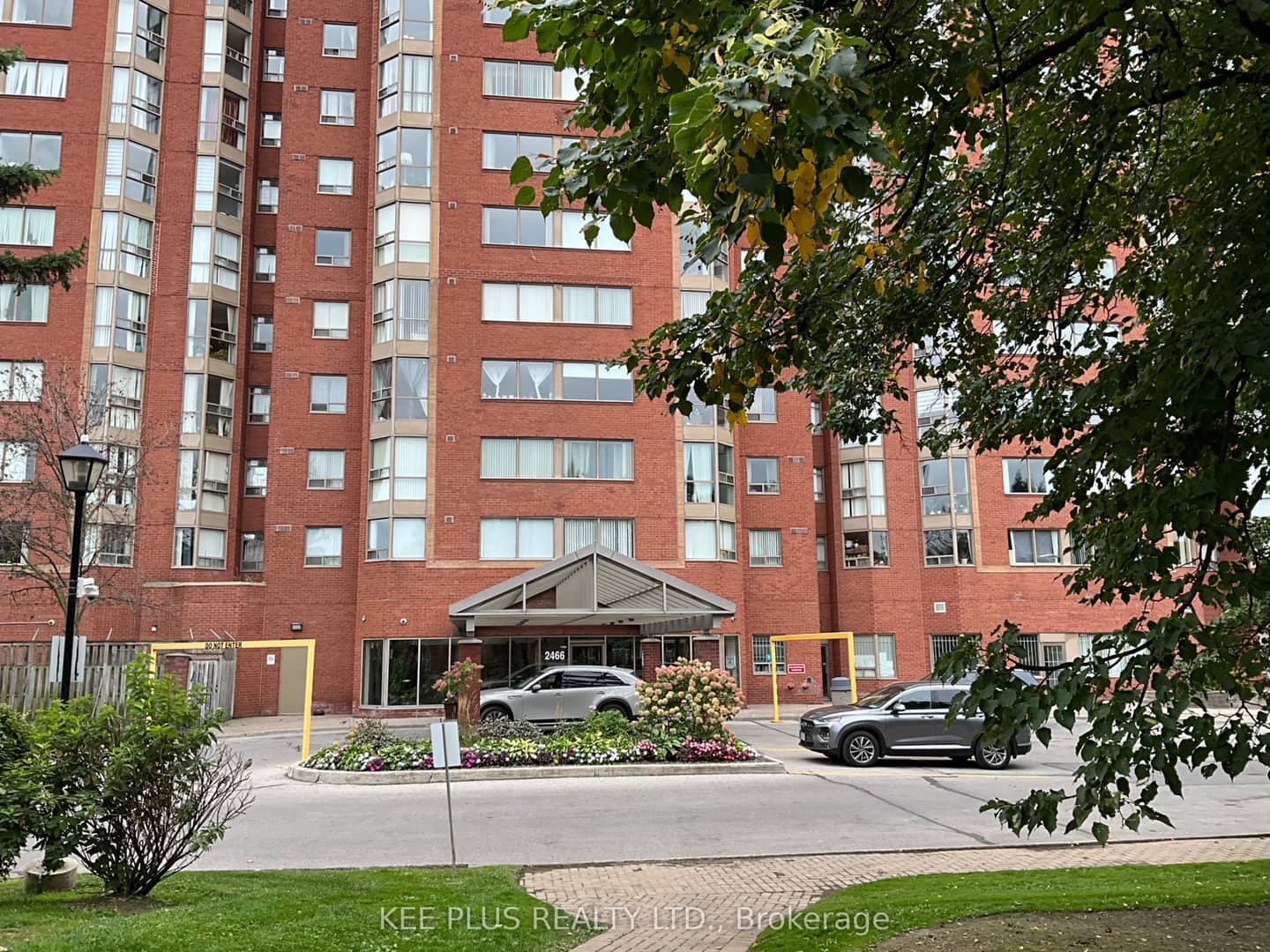 2466 E Eglinton Avenue E 819, Toronto, ON M1K 5J8