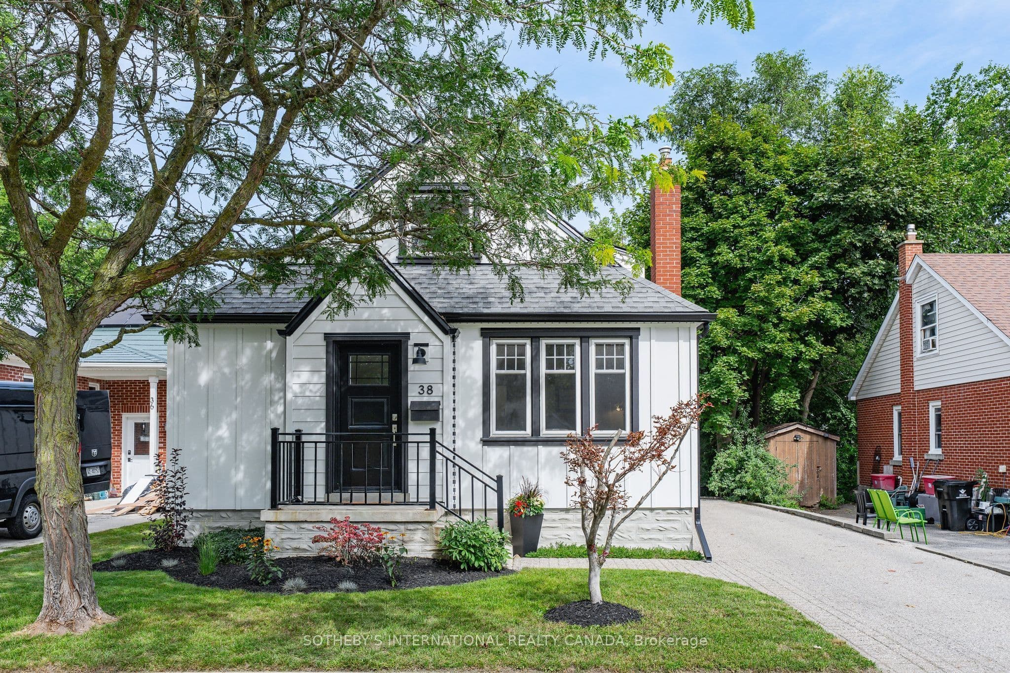38 Roslin Avenue S, Waterloo, ON N2L 2P8