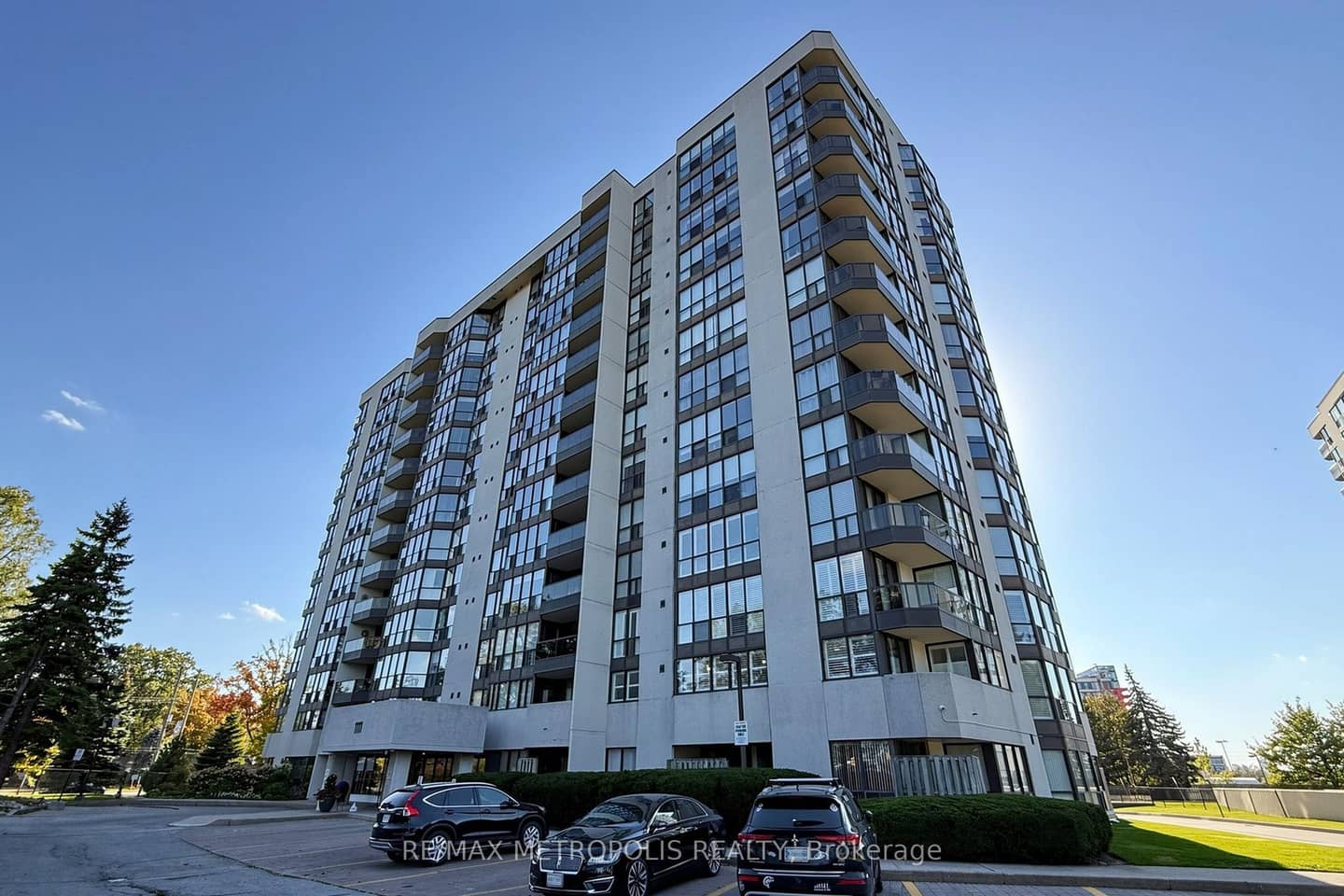 1111 Bough Beeches Boulevard 207, Mississauga, ON L4W 4N1