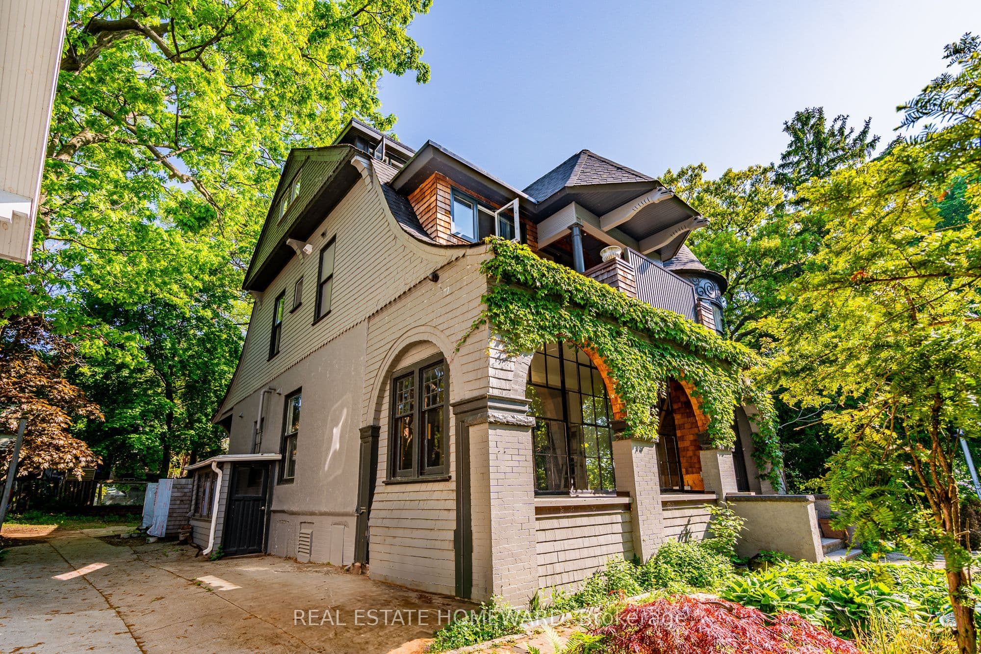 3025 Queen Street E, Toronto, ON M1N 1A5