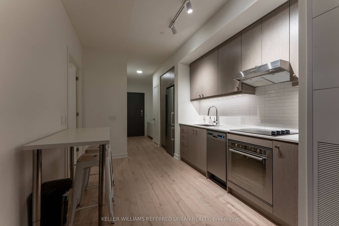 9 Tecumseth Street 206, Toronto, ON M5V 0S5
