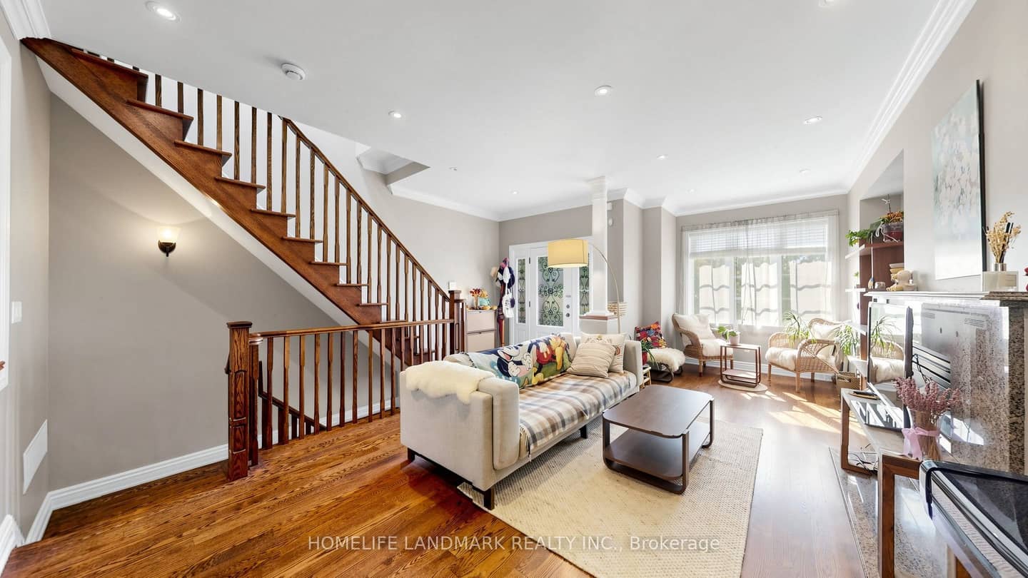 357 Bartlett Avenue N, Toronto, ON M6H 3G8