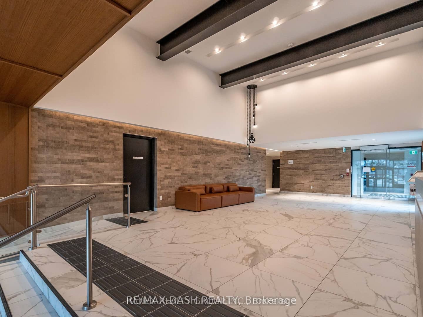 2300 St Clair Avenue W 723, Toronto, ON M6N 1K8