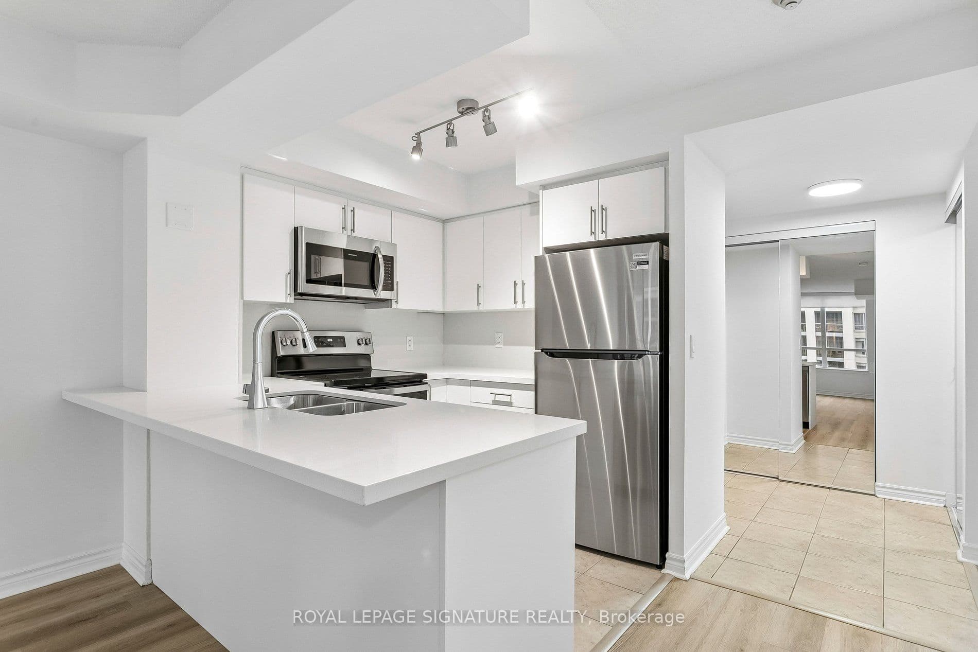 4080 Living Arts Drive 2407, Mississauga, ON L5B 4N3