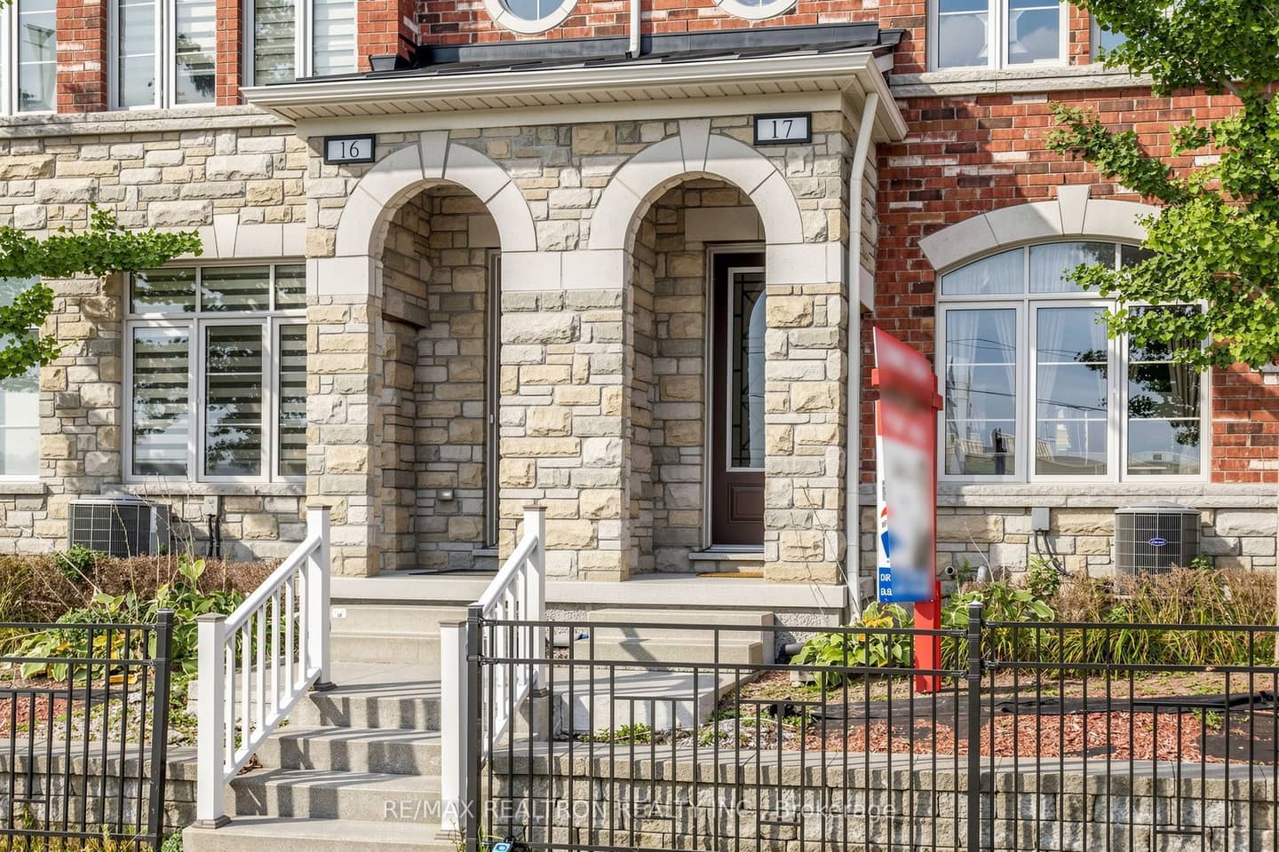 1331 Major Mackenzie Drive W 17, Vaughan, ON L6A 4W4