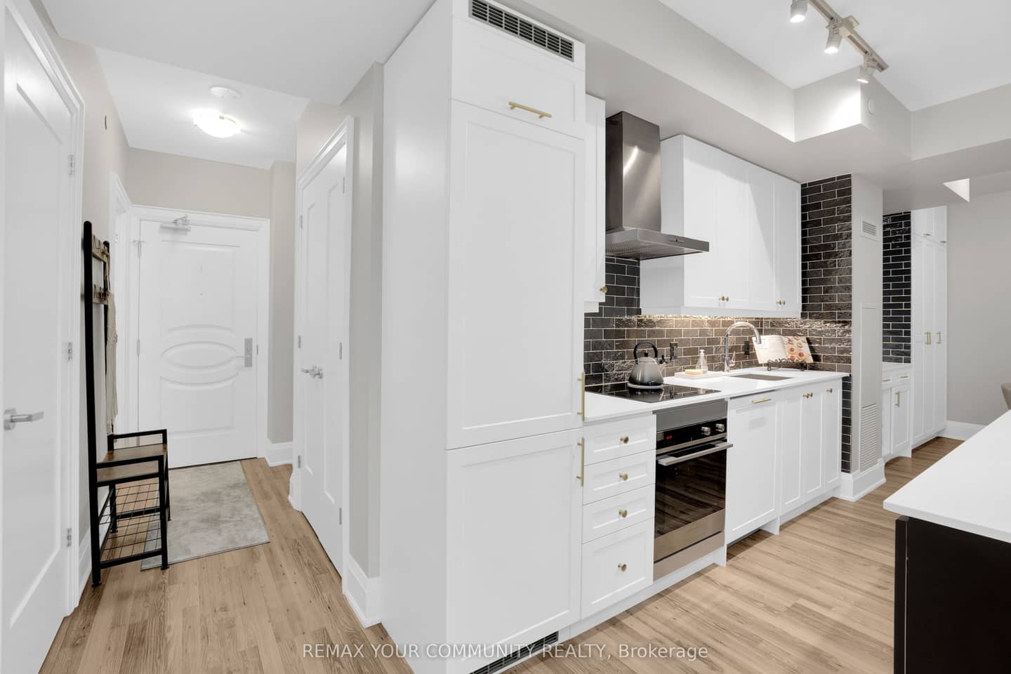 9085 Jane Street 523, Vaughan, ON L4K 0L8