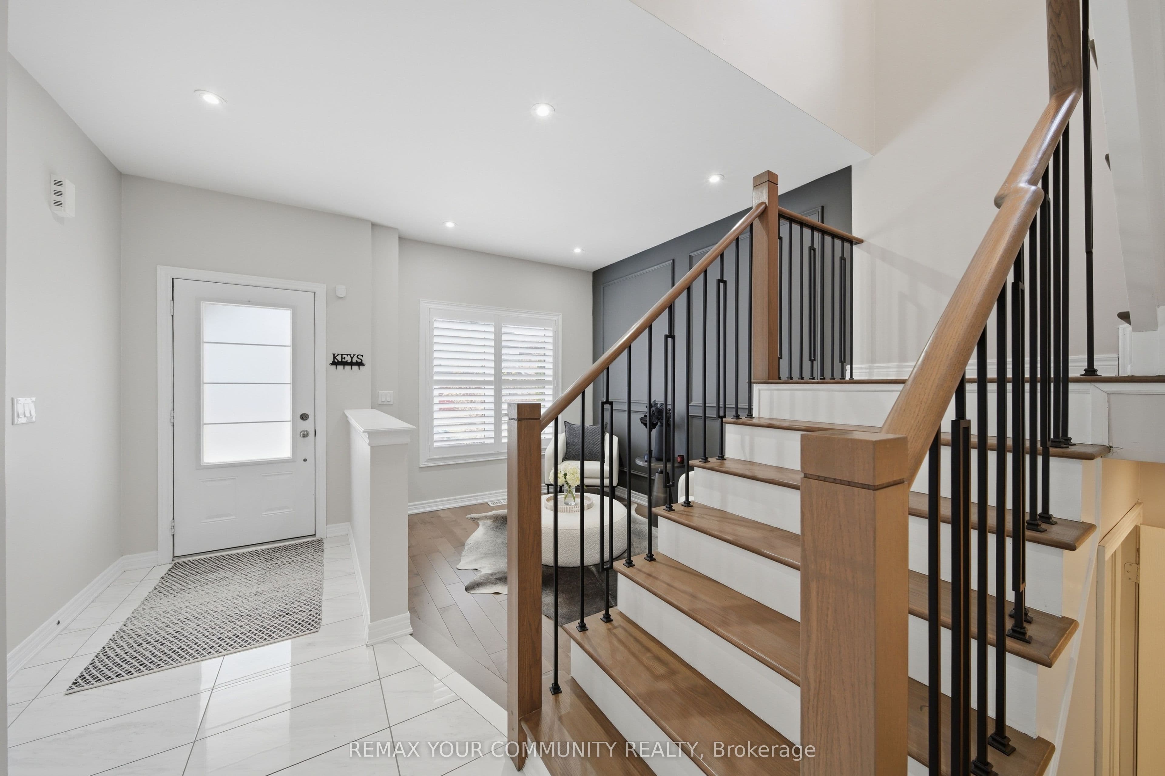 275 Sharon Creek Drive, East Gwillimbury, ON L9N 0P4