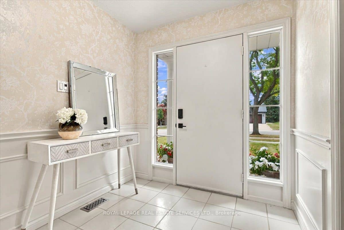 1309 Monmouth Drive, Burlington, ON L7P 3N4