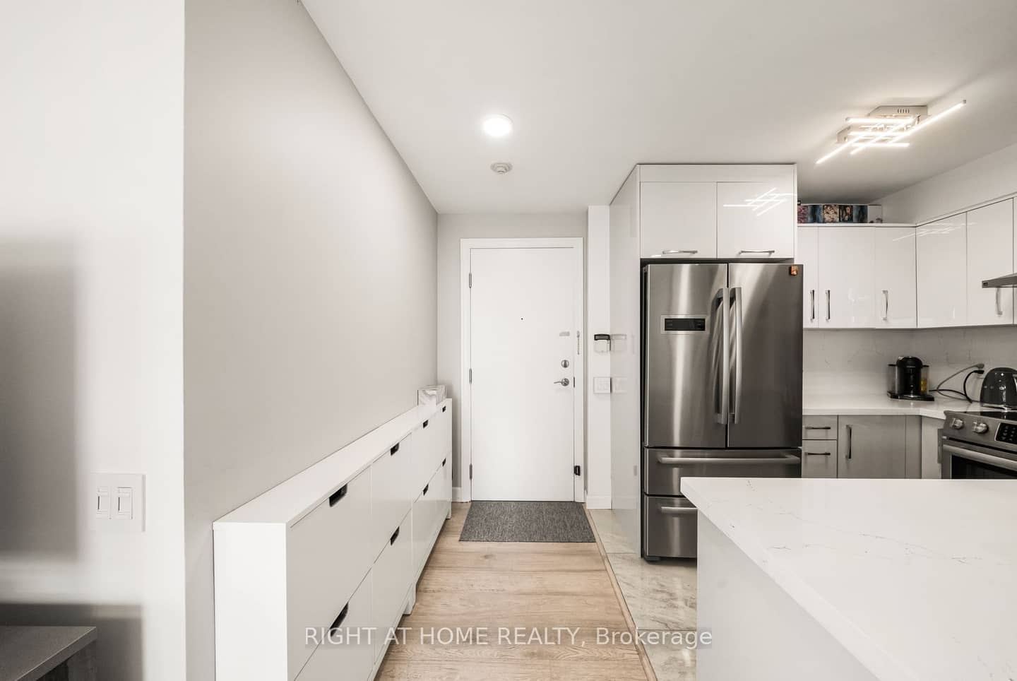 21 Hillcrest Avenue 901, Toronto, ON M2N 7K2