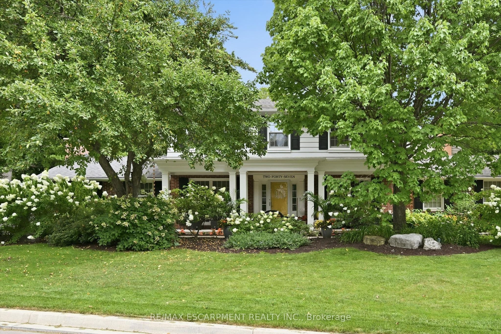 247 Linwood Crescent, Burlington, ON L7L 4A2