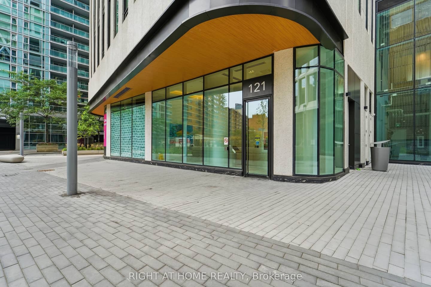 121 St Patrick Street 416, Toronto, ON M5T 3C1