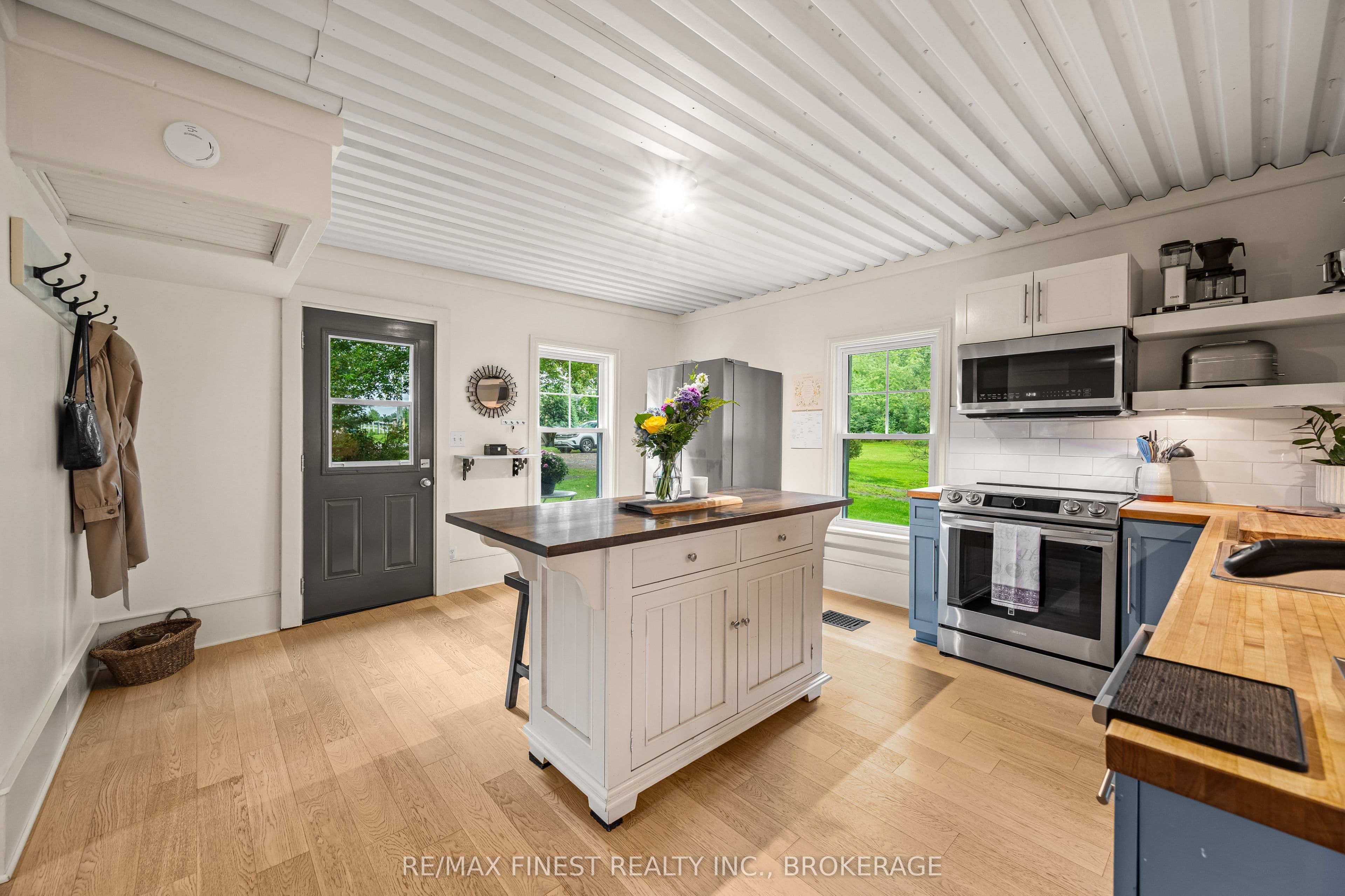 4446 Highway 2, Front of Leeds & Seeleys Bay, ON K7G 2V5