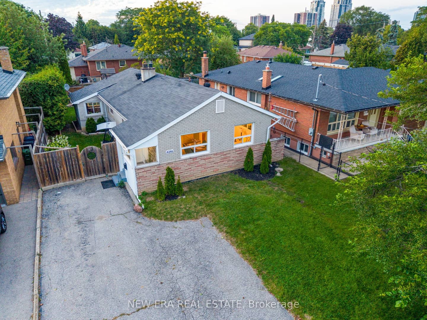 4246 Bloor Street W, Toronto, ON M9C 1Z7