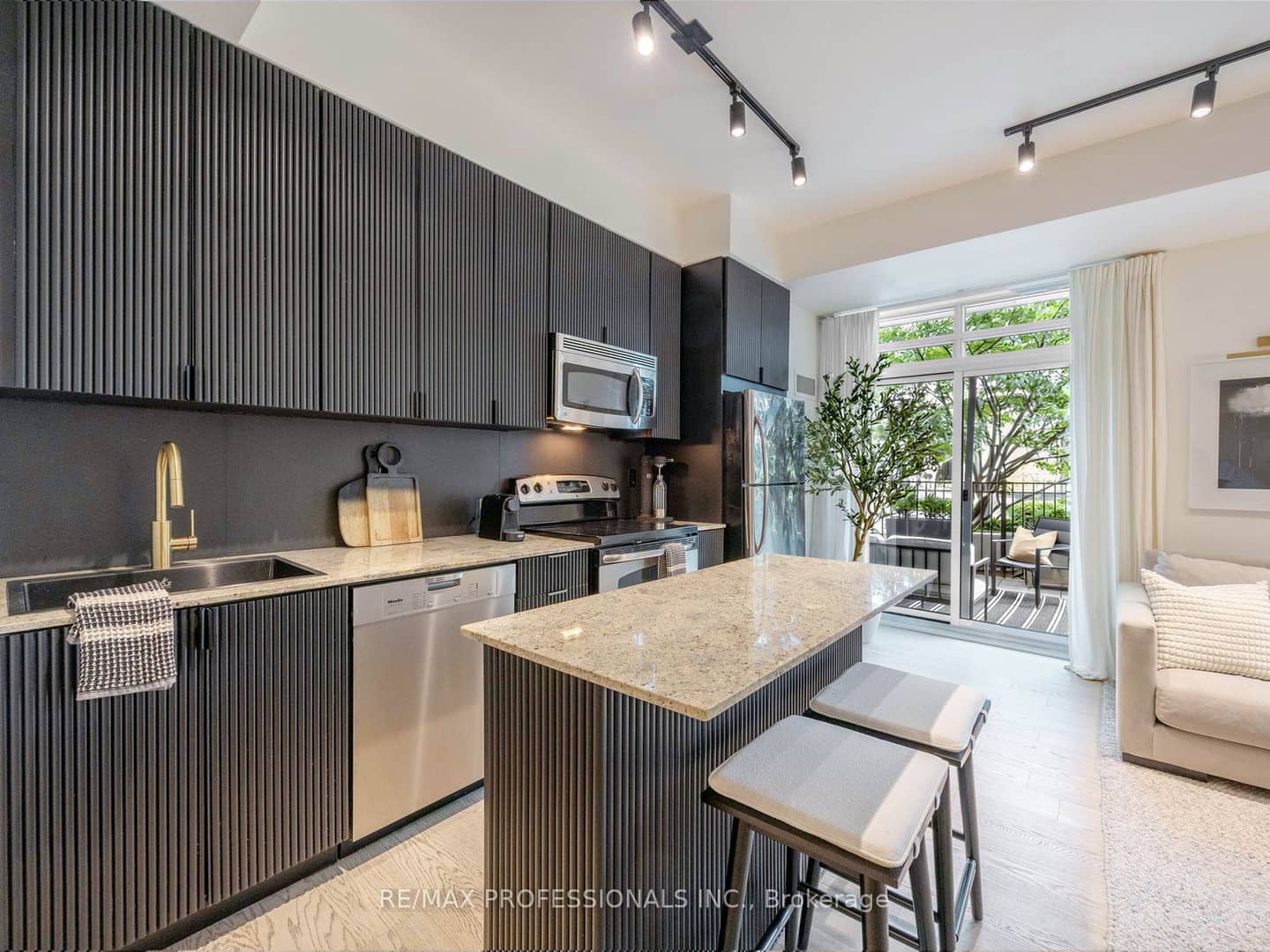 155 Legion Road N 402, Toronto, ON M8Y 0A7
