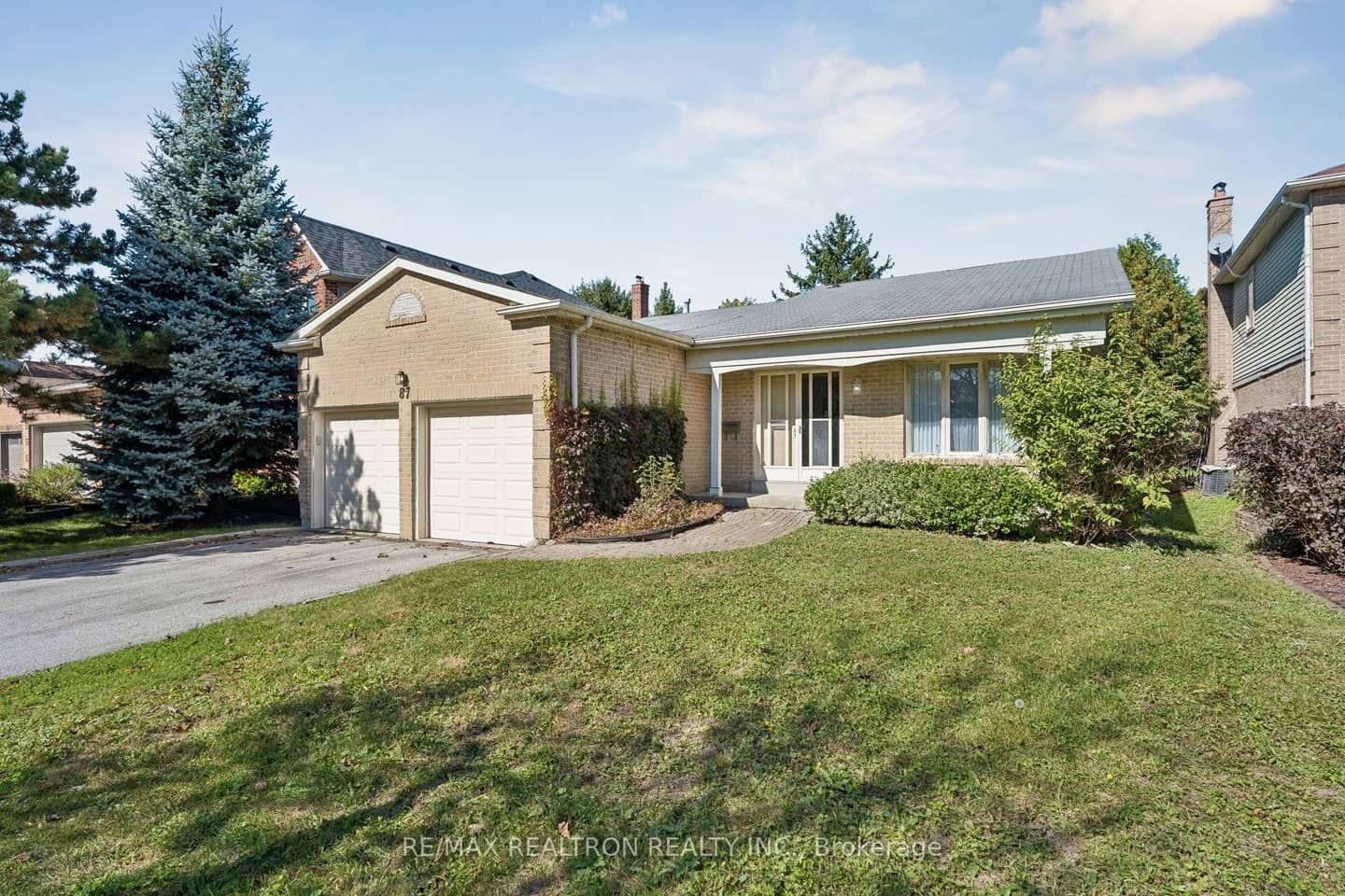 87 Peevers Crescent, Newmarket, ON L3Y 7T2