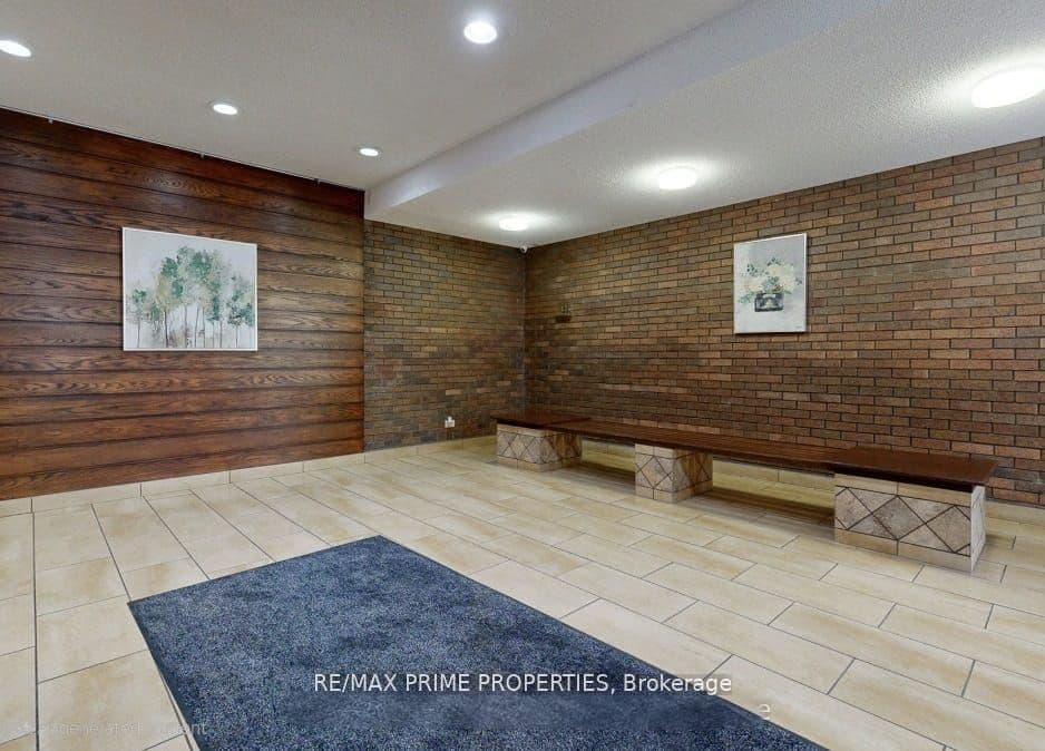 10 Sunrise Avenue #214, Toronto, ON M4A 2R1