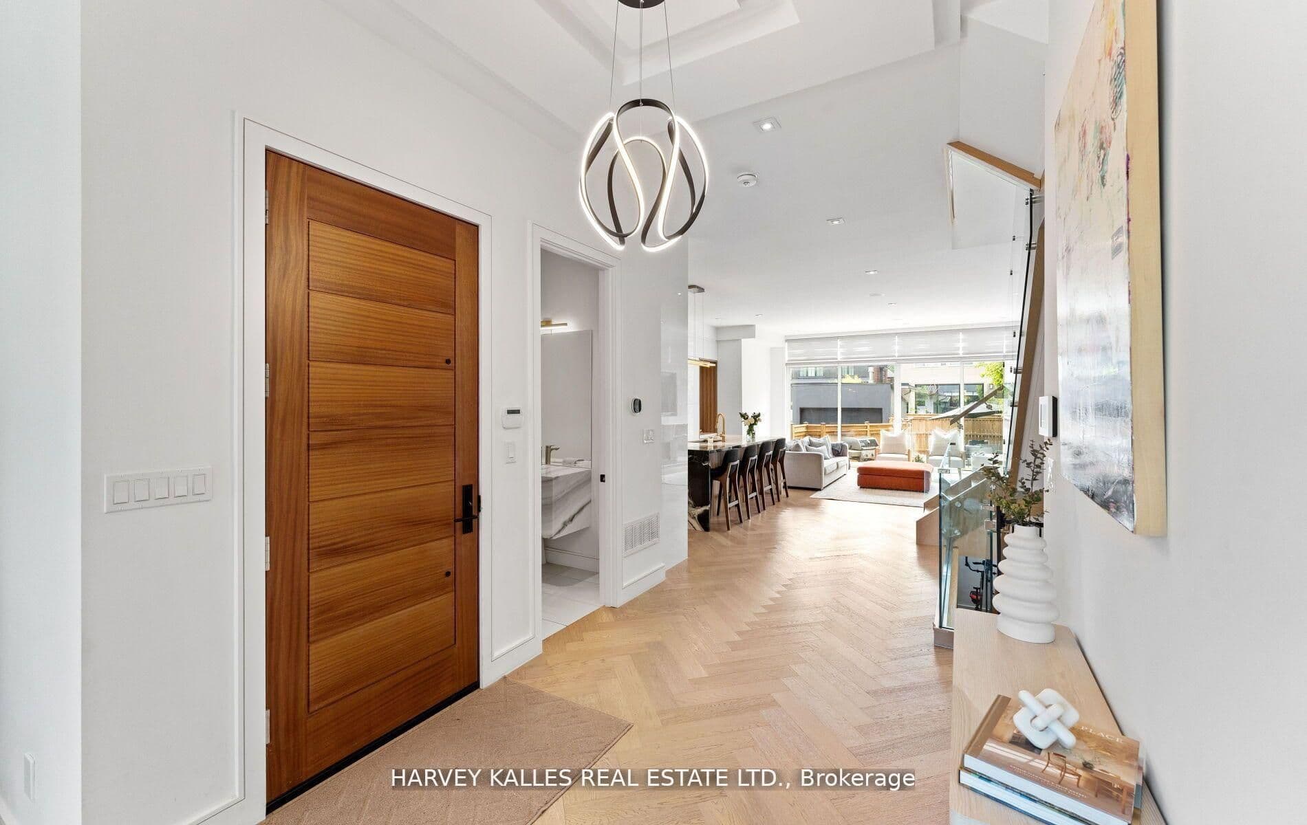 31 Kilbarry Road, Toronto, ON M5P 1K4
