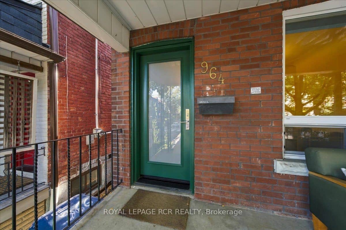 964 Shaw Street, Toronto, ON M6G 3M7