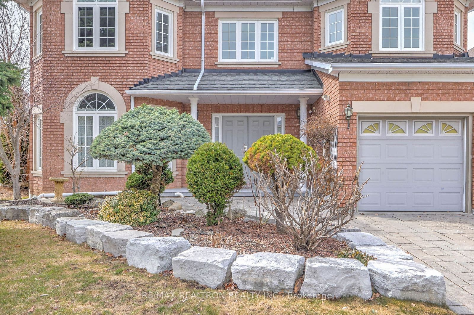 6 White Oak Crescent, Richmond Hill, ON L4B 3R3