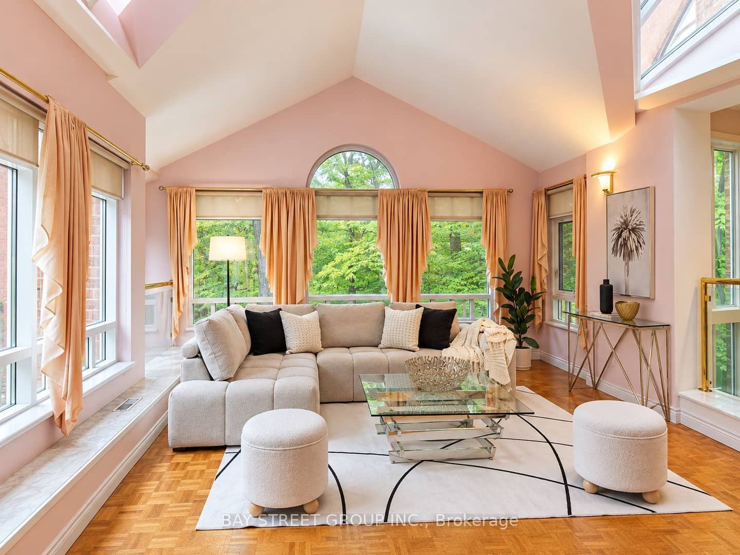 6 Hunt Club Court, Markham, ON L3T 7L4