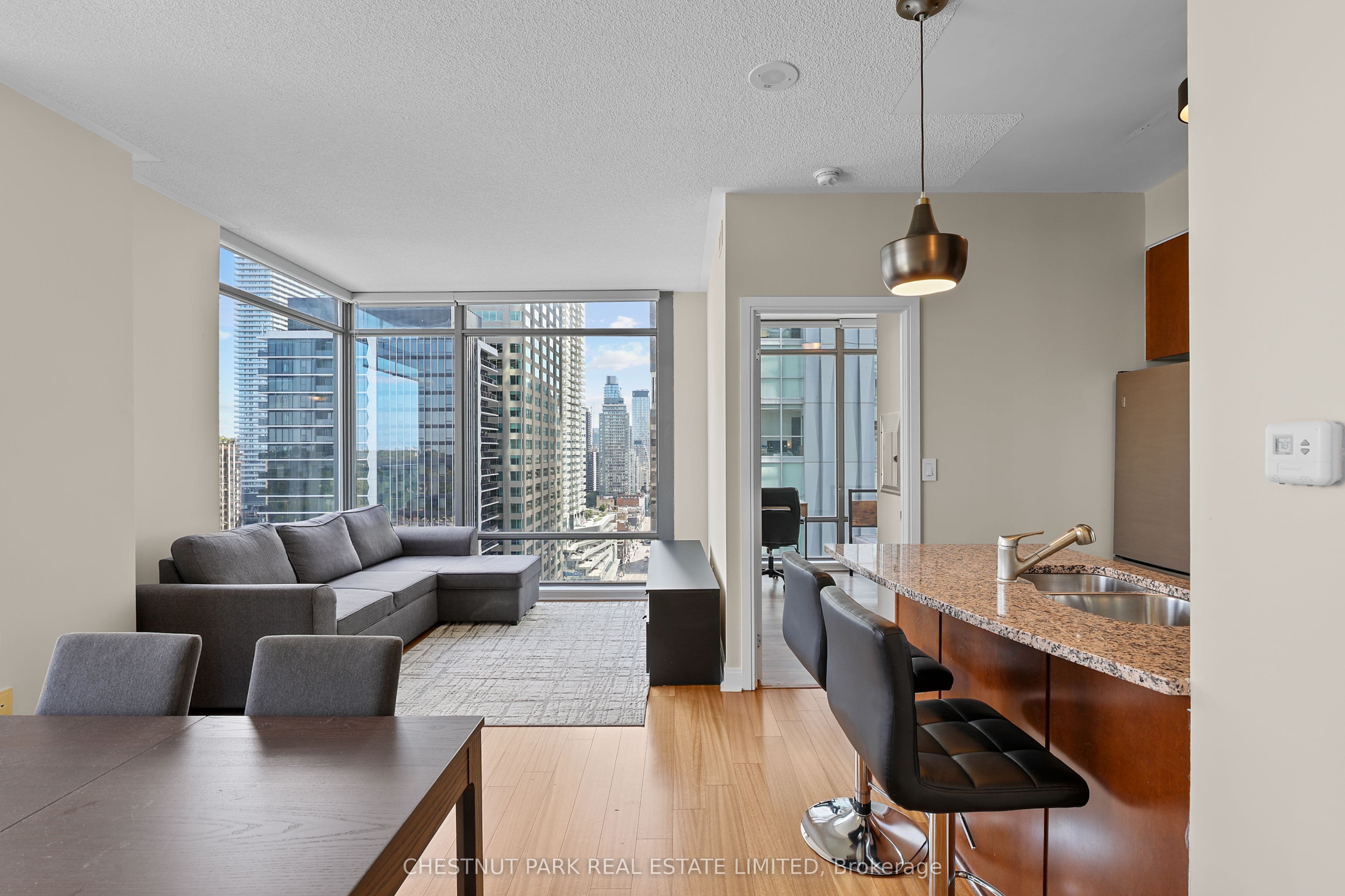 18 Yorkville Avenue 2002, Toronto, ON M4W 3Y8