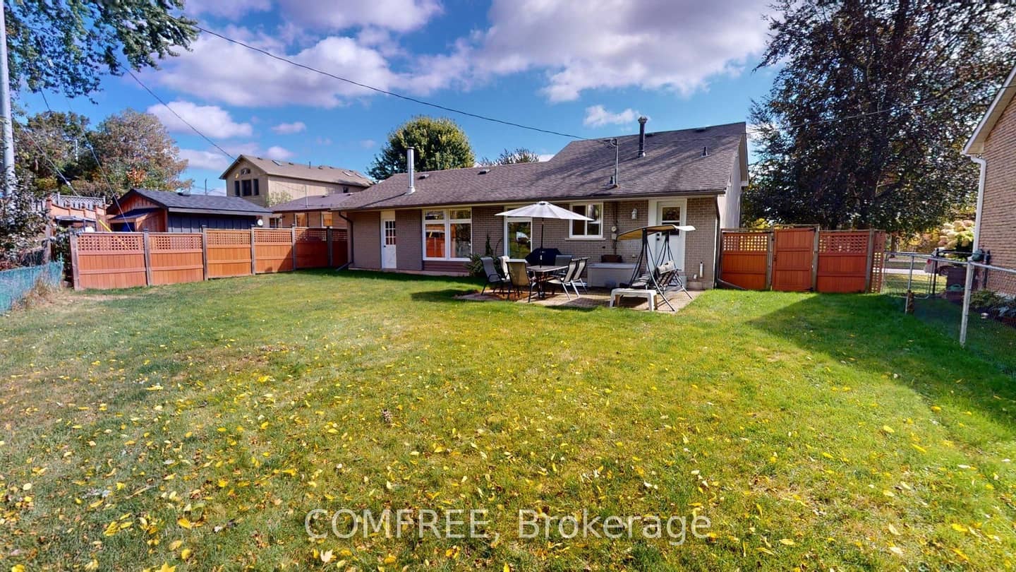 73 Elizabeth Drive, Halton Hills, ON L7J 1B4