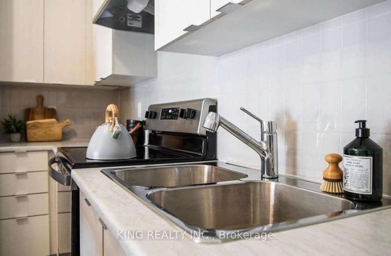 1525 Kingston Road 411, Pickering, ON L1V 0E9