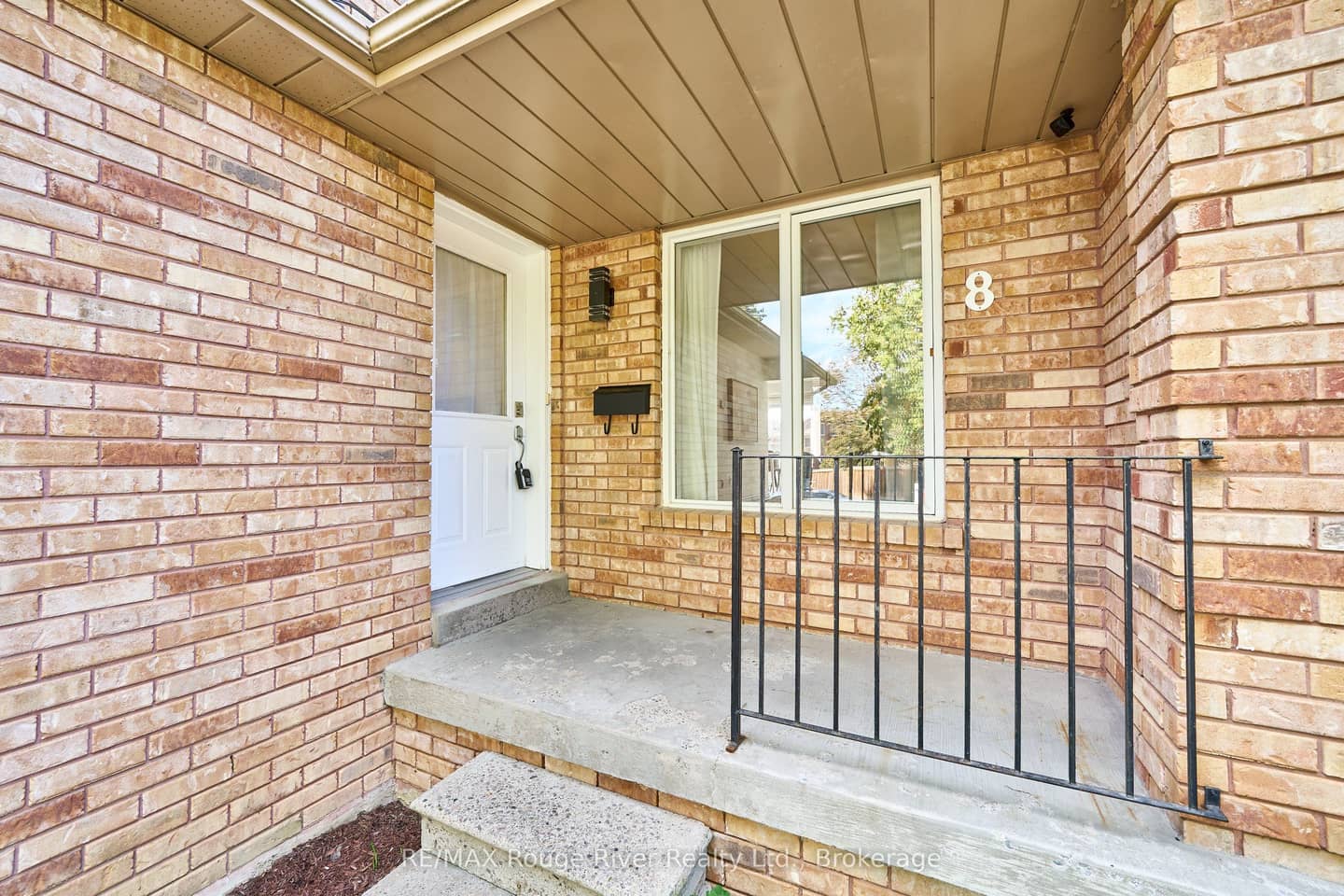 8 Landerville Lane, Clarington, ON L1C 4W8