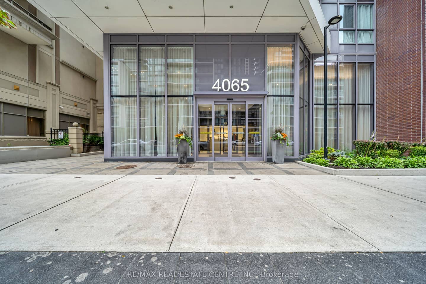 4065 Confederation Parkway N 3803, Mississauga, ON L5B 4W1